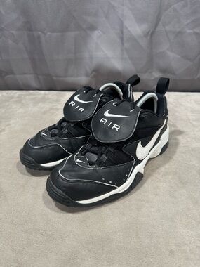 Nike Black and White AIR Retro Sneakers